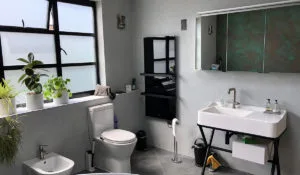 Bagno con scaldasalviette XLS nero