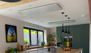 Installazione a soffitto dei pannelli bianchi Herschel