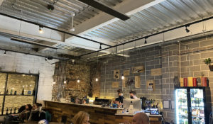 Vertice nero in enoteca
