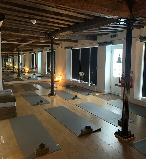 Studio di yoga caldo riscaldato da Herschel