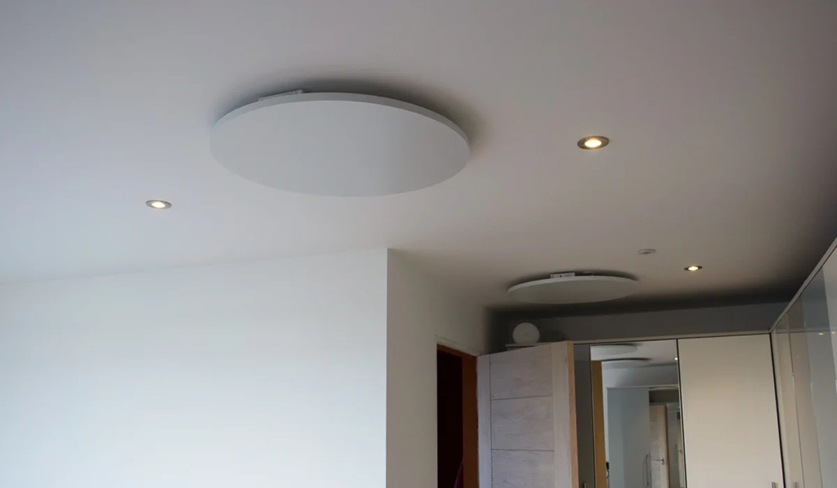 XLS Round White da installare a soffitto in camera da letto
