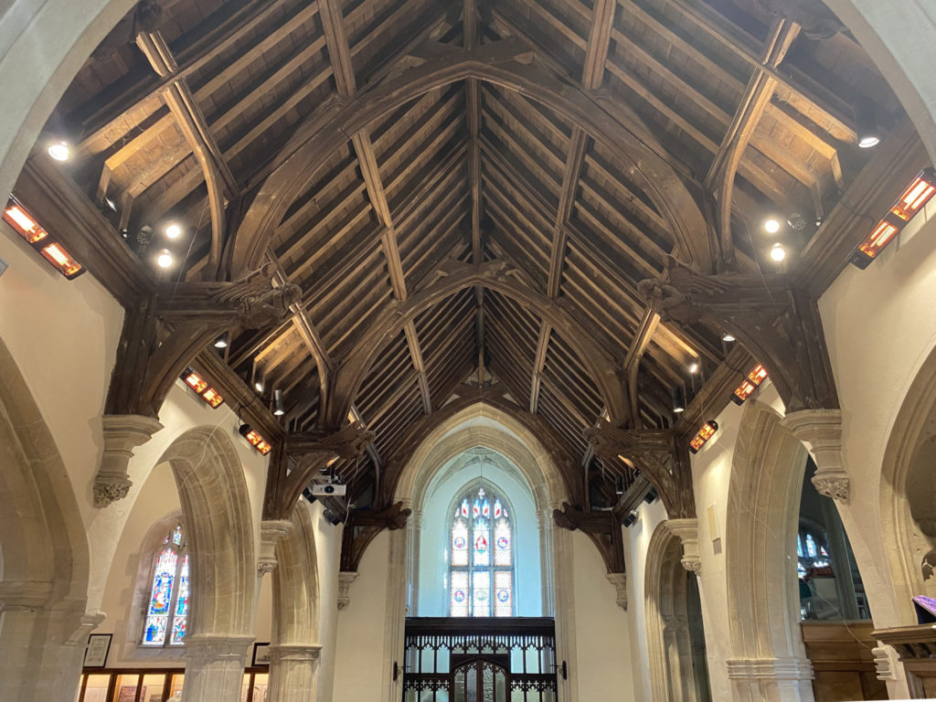 Riscaldatori Herschel Colorado sospesi dal soffitto nella chiesa di Herne bay