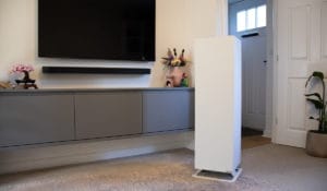 Seleziona la stufa a libera installazione bianca S3 nel salone