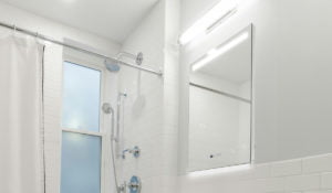Specchio Select XLS con luci installato in bagno