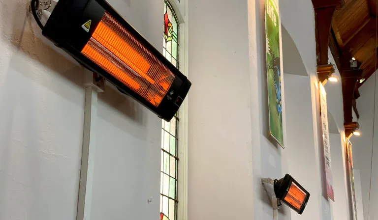 Riscaldamento della congregazione nella chiesa evangelica di Newquay