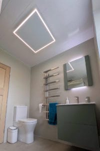 Select XLS LED Frontlit installato in bagno