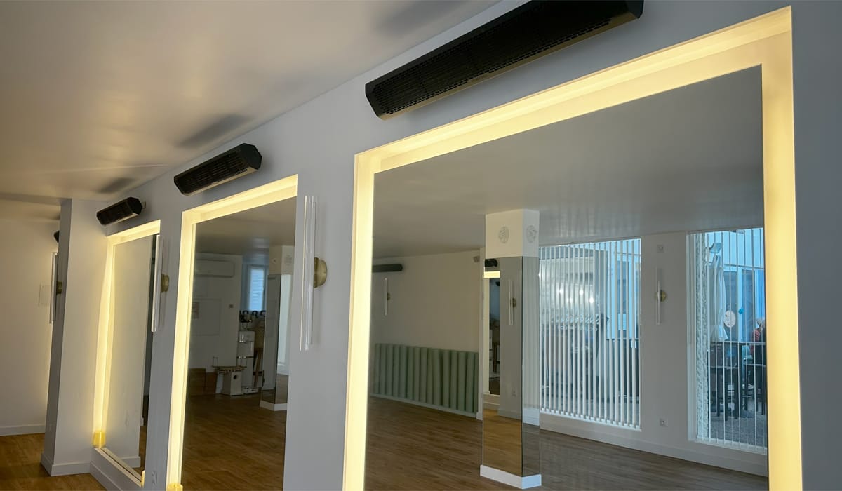 Riscaldatori a infrarossi Aspect XL installati in uno studio di hot yoga a Parigi