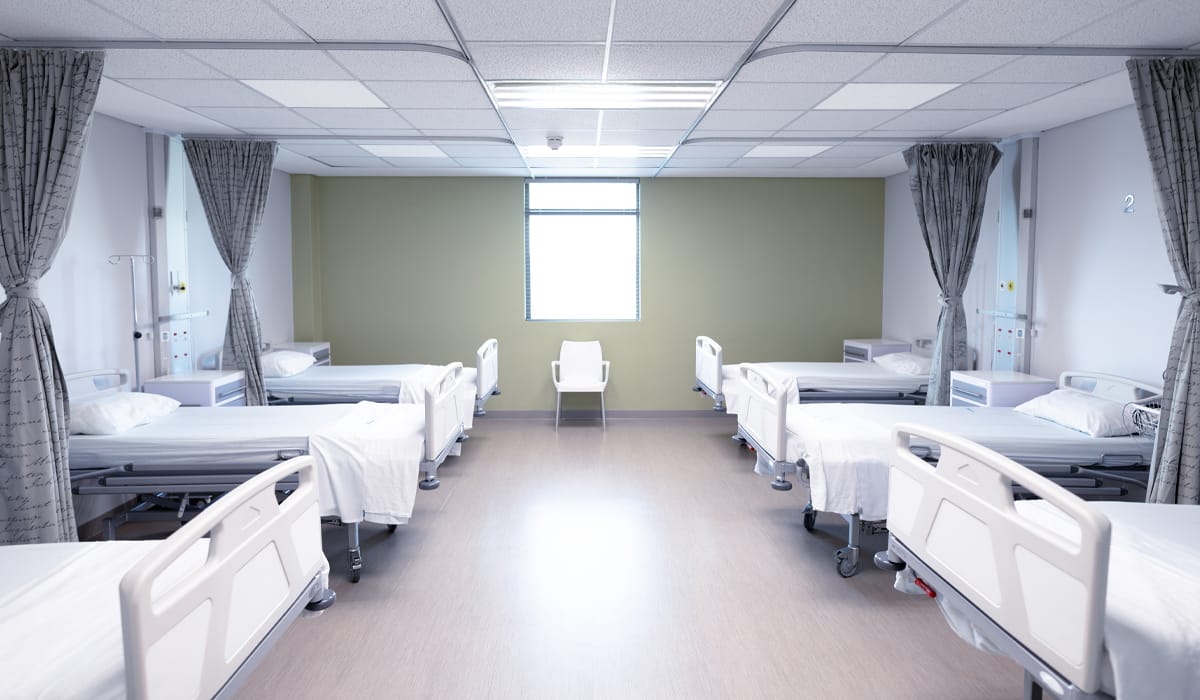 Pannelli radianti a soffitto installati in un reparto ospedaliero