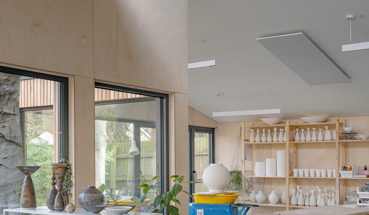 Okopod Ceramic Studio riscaldato in modo sostenibile dai sistemi a infrarossi Herschel