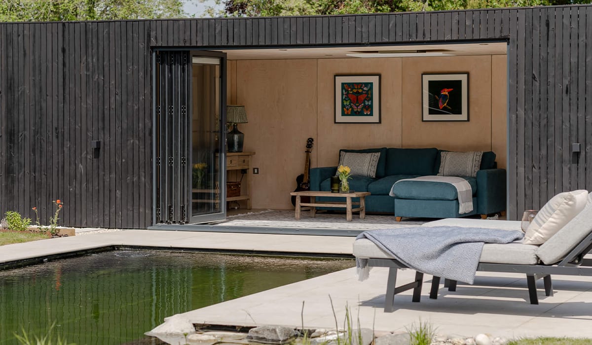 Elegante pool house riscaldata da Herschel