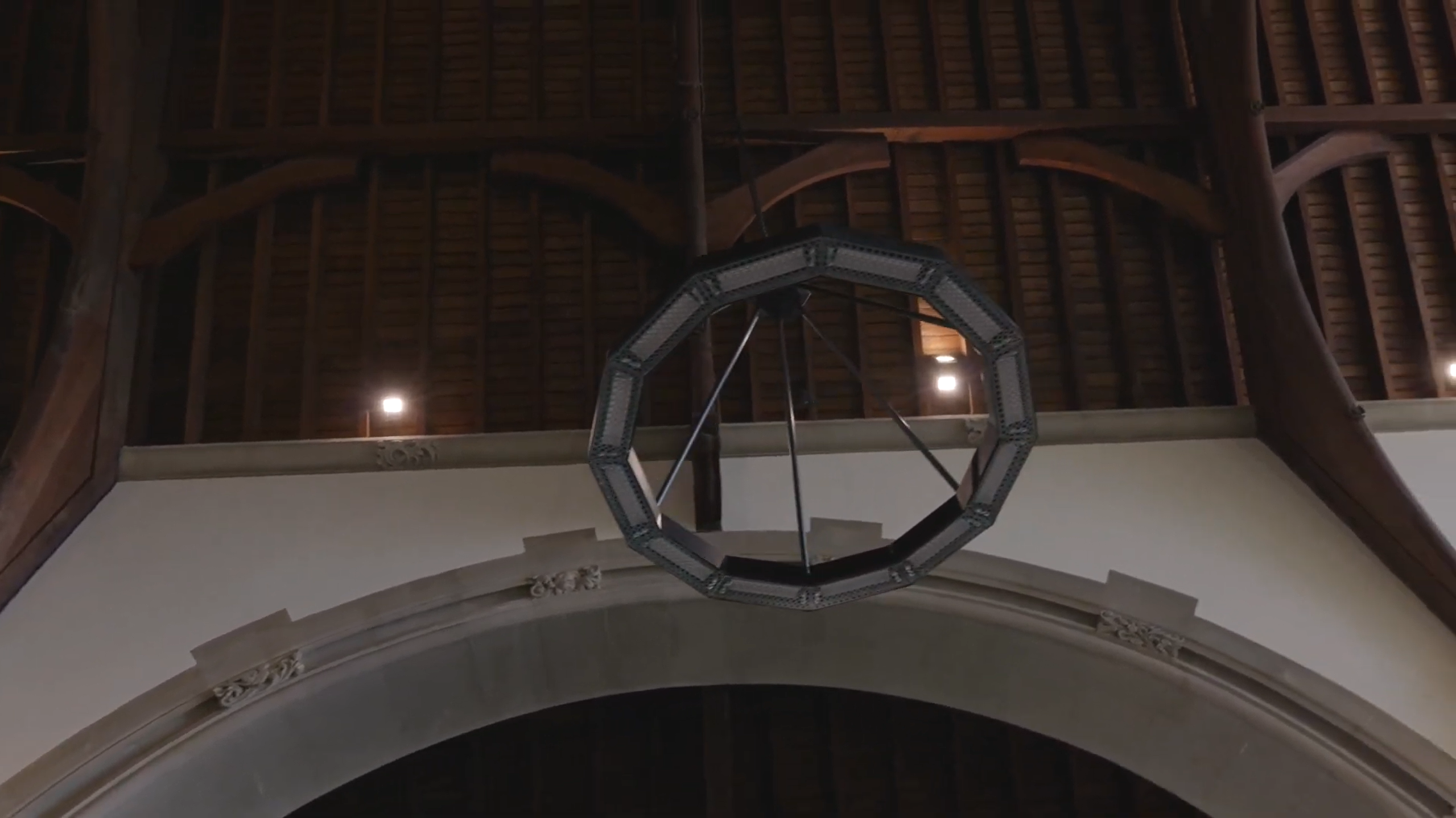 Riscaldatori Halo installati nella chiesa di St Lukes, Regno Unito