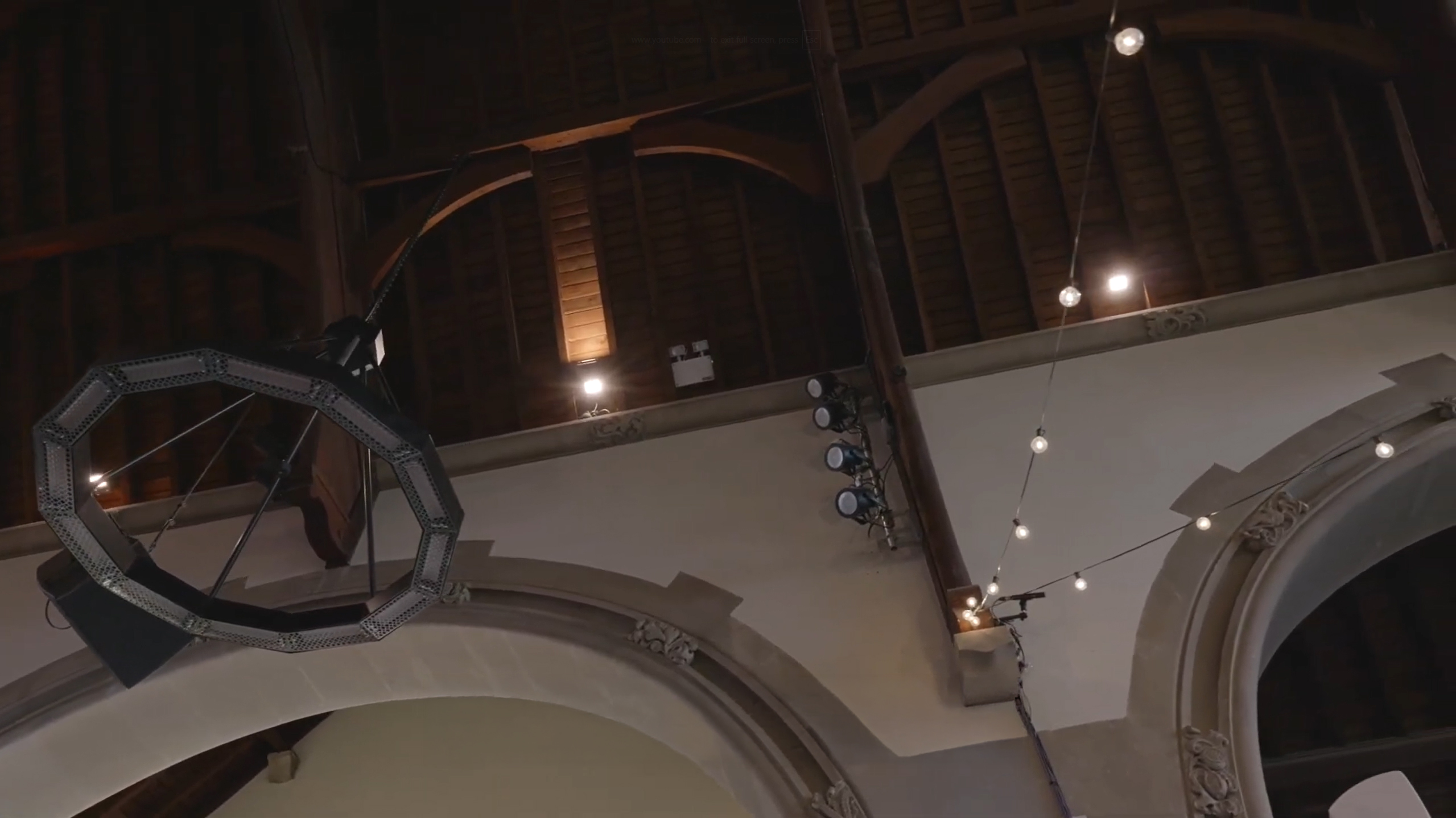 Riscaldatori Halo installati nella chiesa di St Lukes, Regno Unito