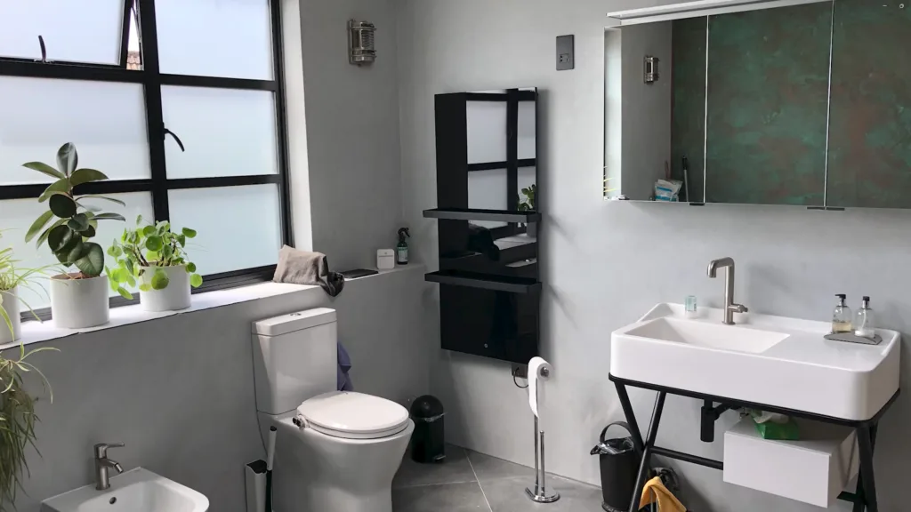 Bagno con scaldasalviette XLS nero
